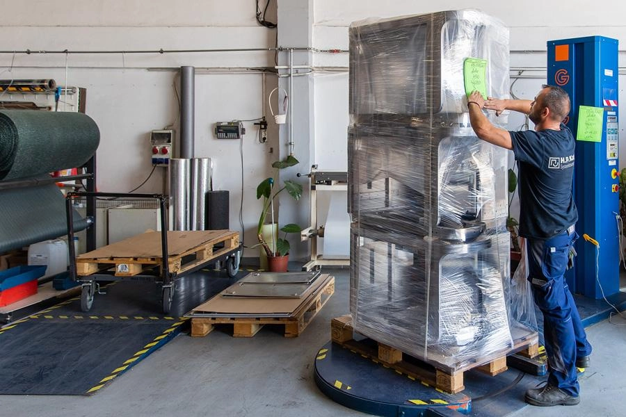 Industrial pallet wrapping with stretch film